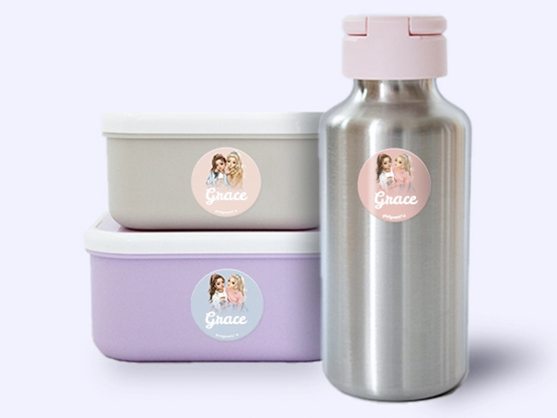 Round name labels (Topmodel) 4