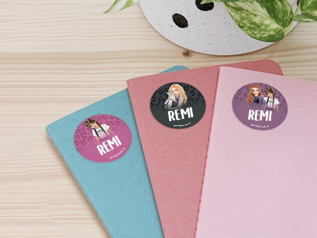 Round name labels (Topmodel) 2