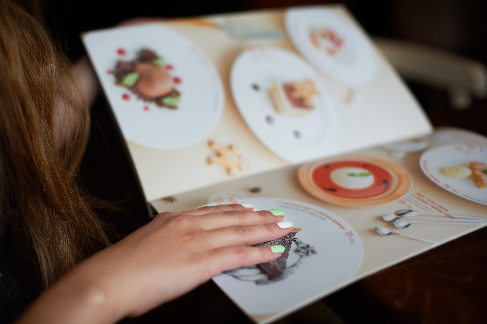 รับออกแบบและพิมพ์เมนูอาหารสำหรับร้านอาหารและเครื่องดื่ม